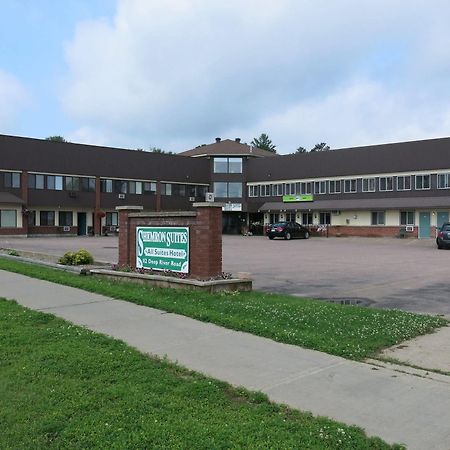 Shemron Suites Hotel Deep River 外观 照片