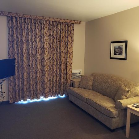 Shemron Suites Hotel Deep River 外观 照片