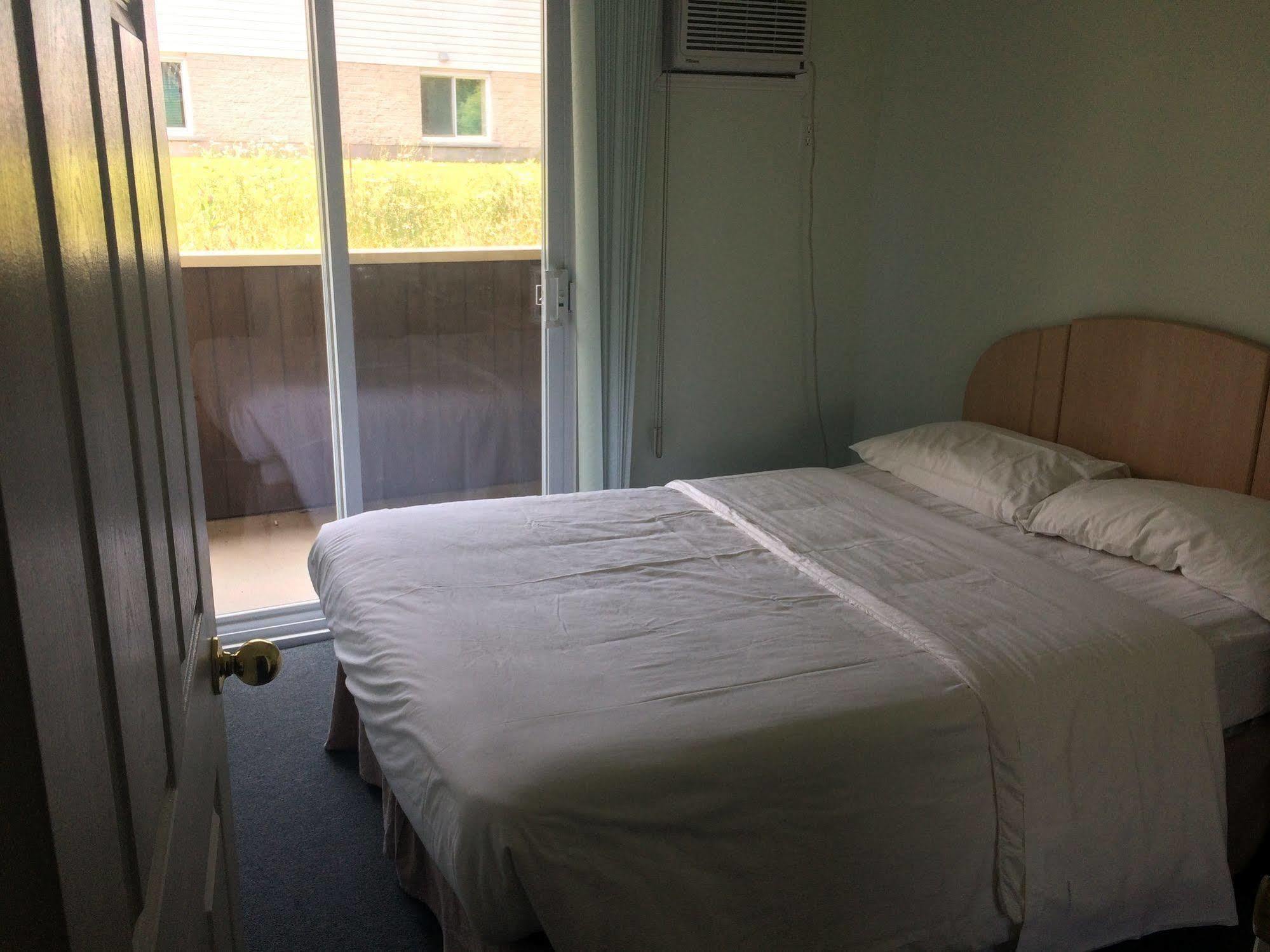 Shemron Suites Hotel Deep River 外观 照片