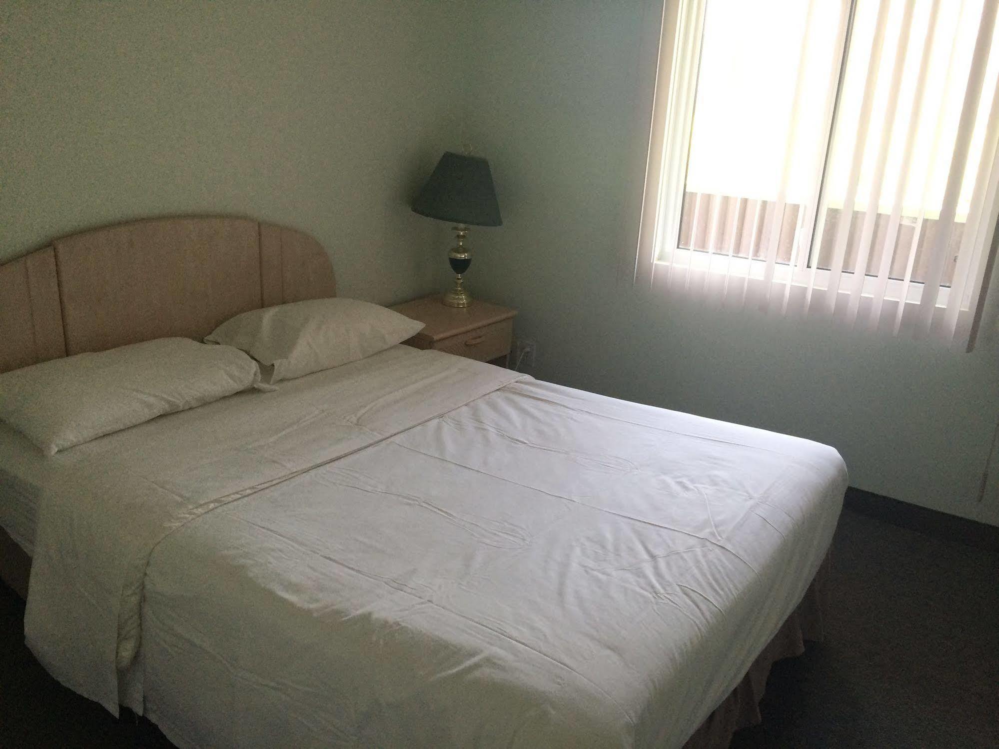Shemron Suites Hotel Deep River 外观 照片