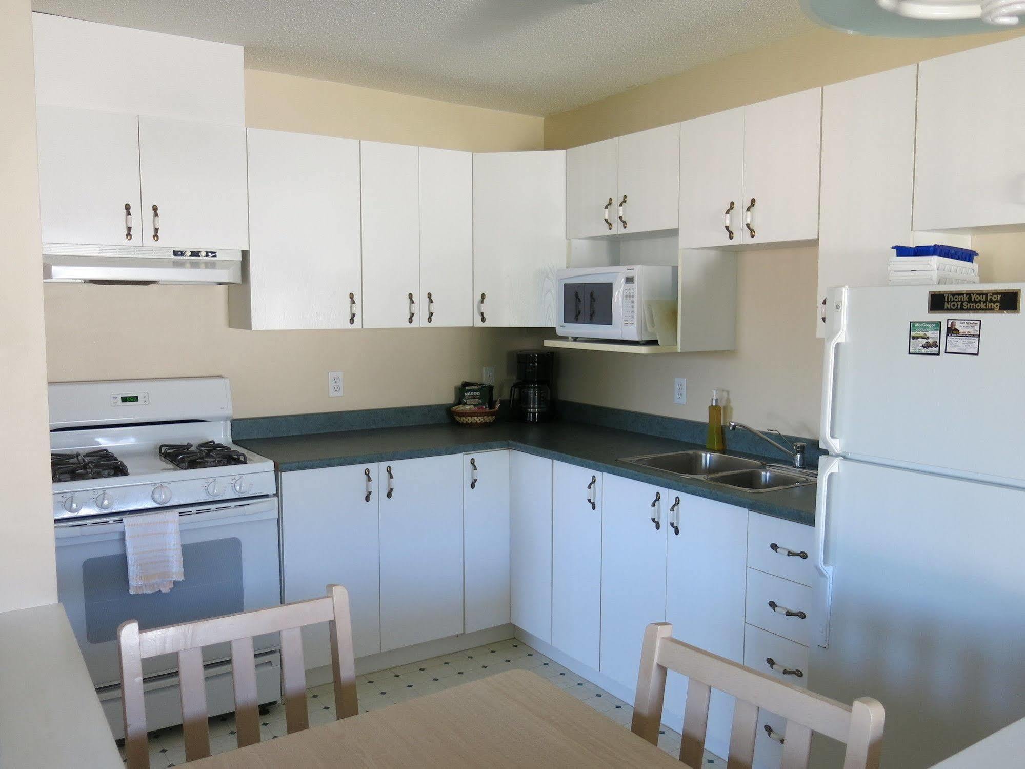 Shemron Suites Hotel Deep River 外观 照片