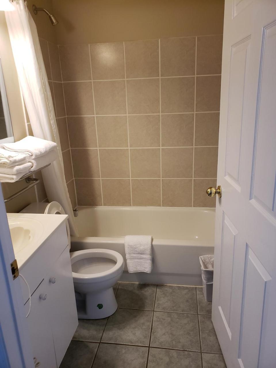 Shemron Suites Hotel Deep River 外观 照片