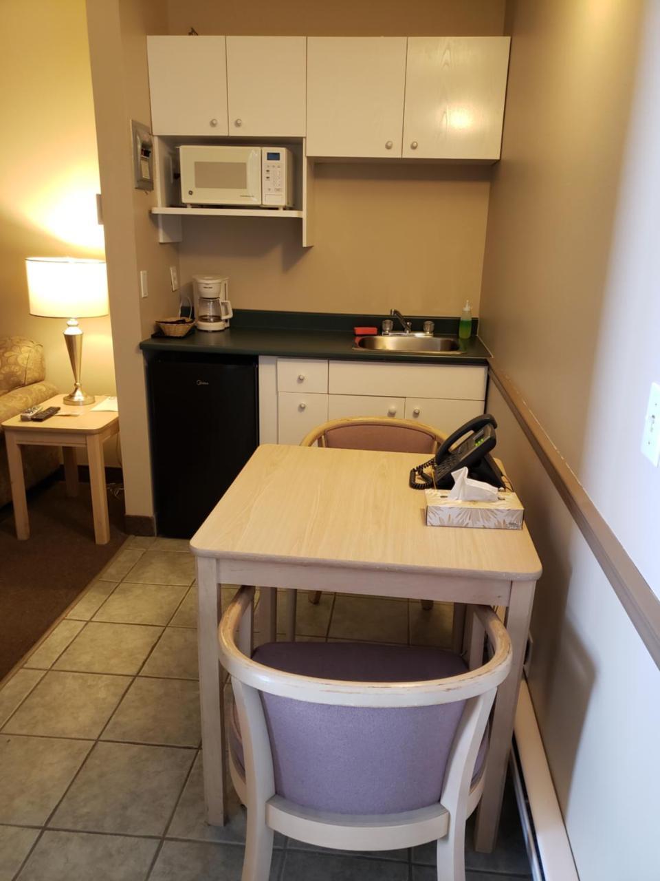 Shemron Suites Hotel Deep River 外观 照片