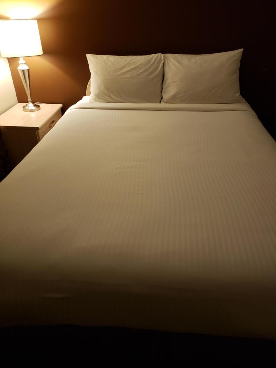 Shemron Suites Hotel Deep River 外观 照片