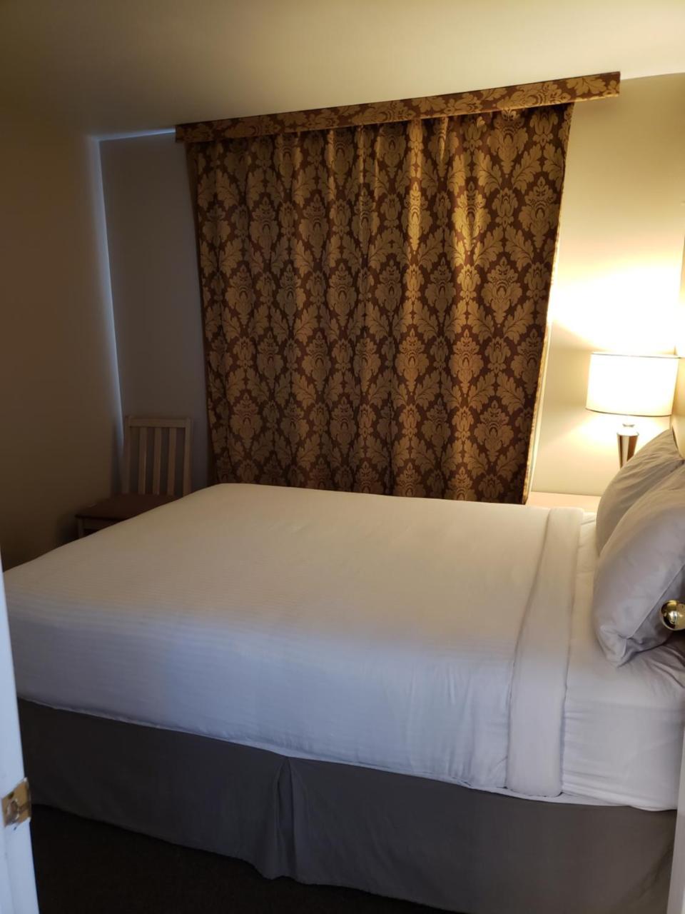 Shemron Suites Hotel Deep River 外观 照片