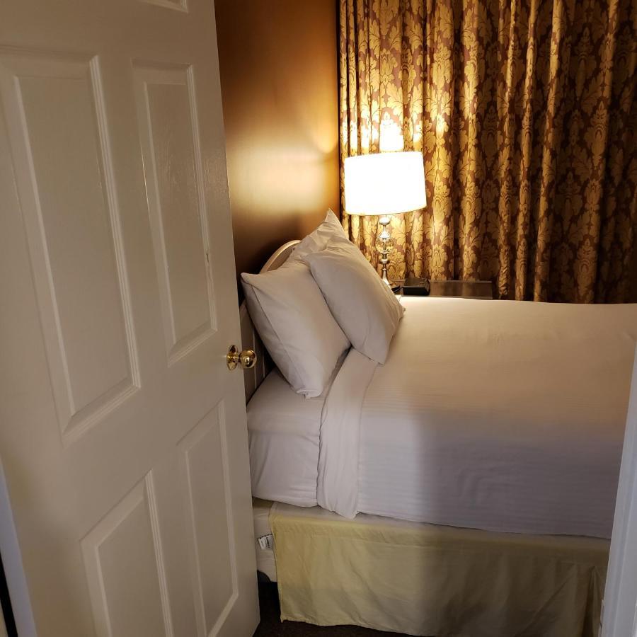 Shemron Suites Hotel Deep River 外观 照片