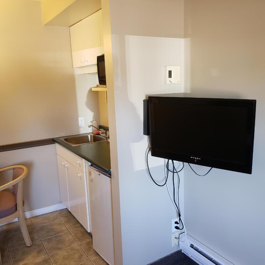 Shemron Suites Hotel Deep River 外观 照片