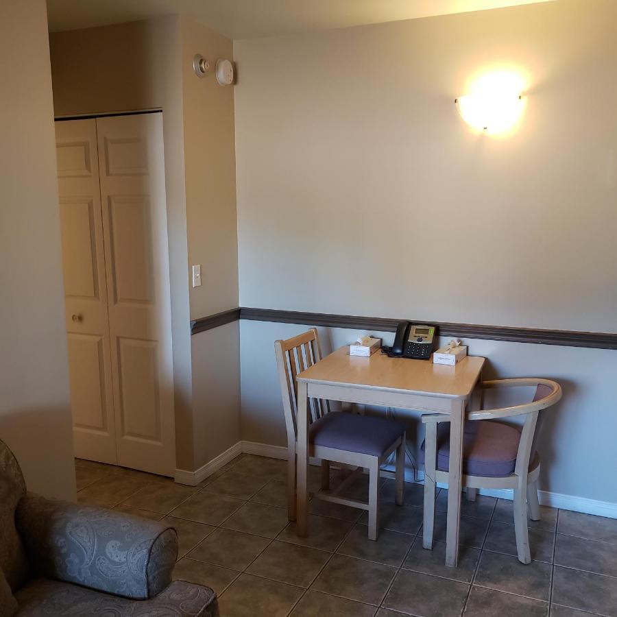 Shemron Suites Hotel Deep River 外观 照片