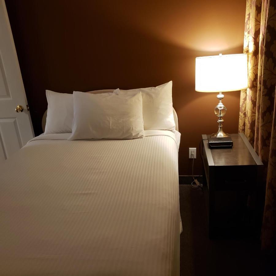 Shemron Suites Hotel Deep River 外观 照片